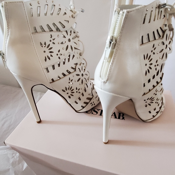 Women's Shoes - Picture 6 of 7